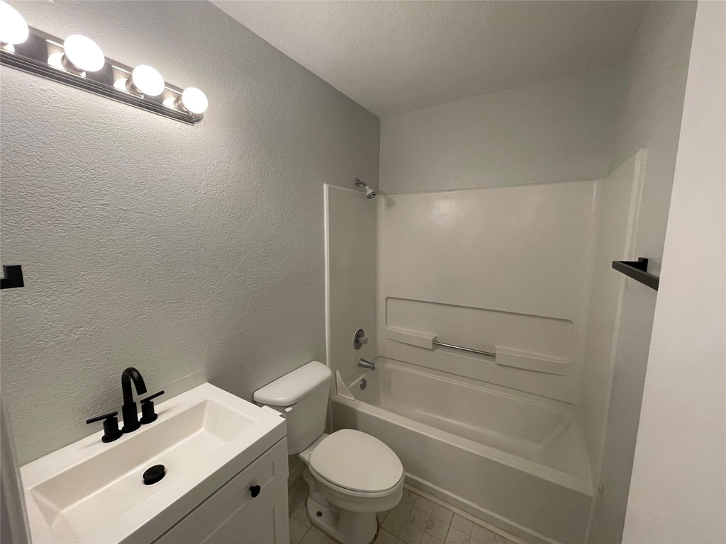 523 Southwest Parkway - Photo 11