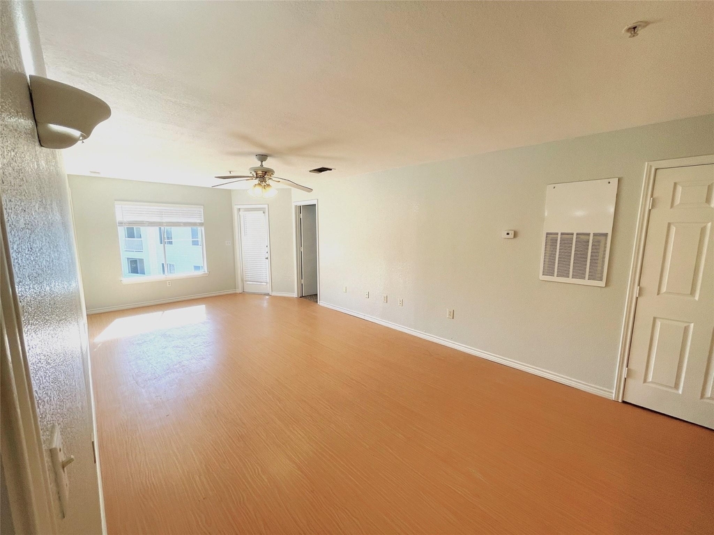 523 Southwest Parkway - Photo 5