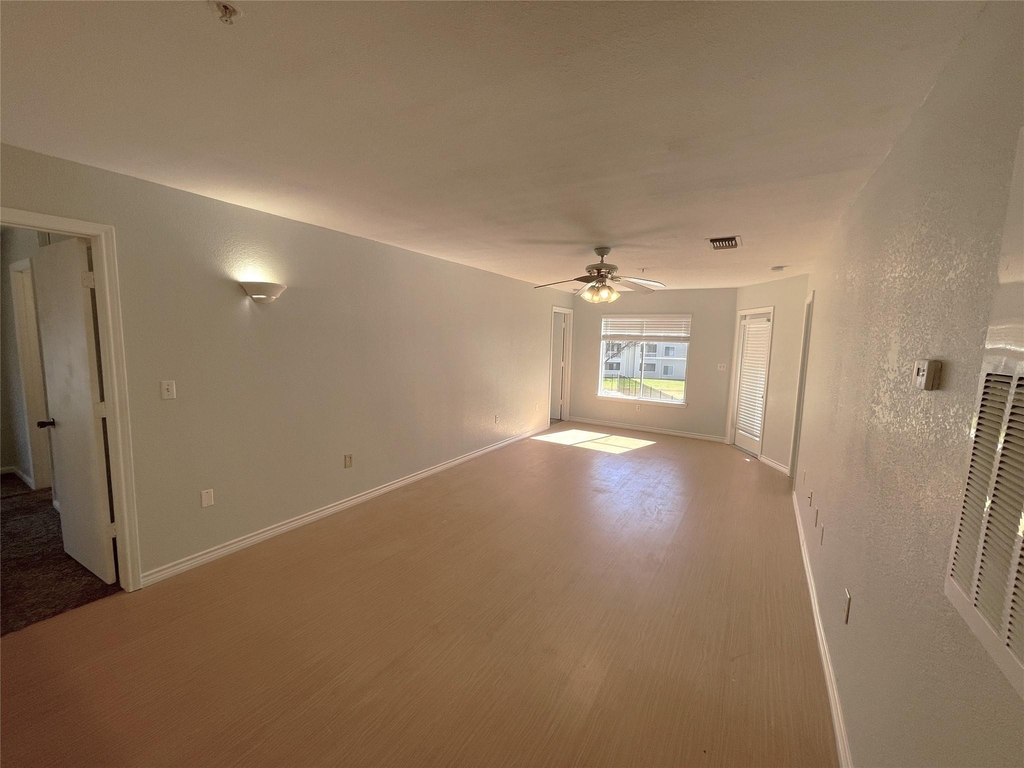 523 Southwest Parkway - Photo 7