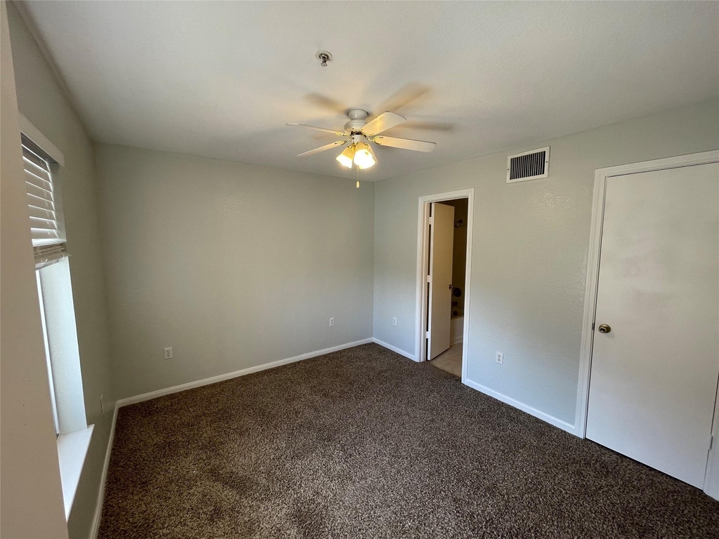 523 Southwest Parkway - Photo 14