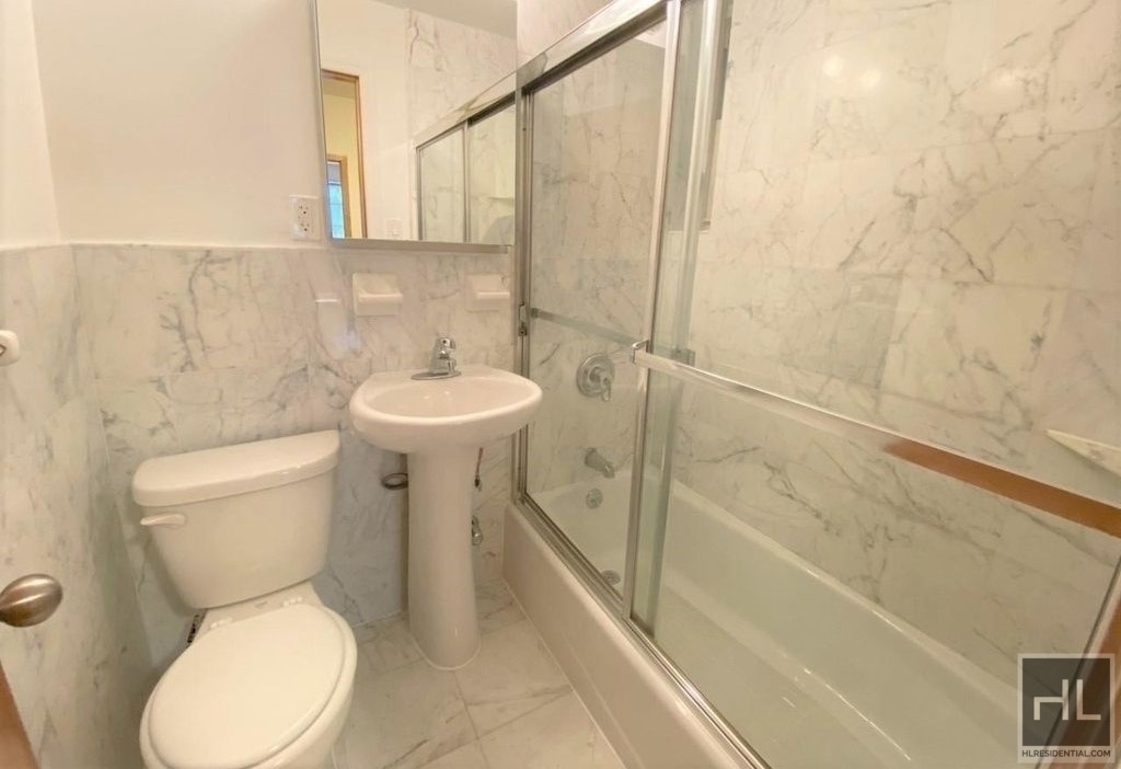 East 81 Street - Photo 1