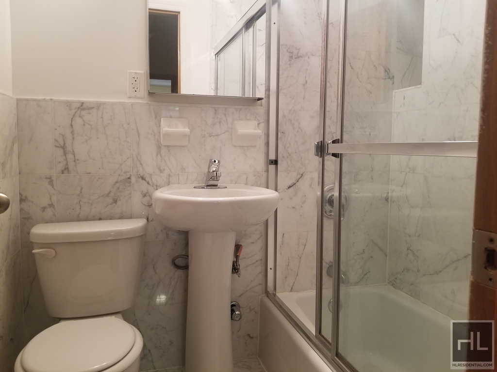 East 81 Street - Photo 0