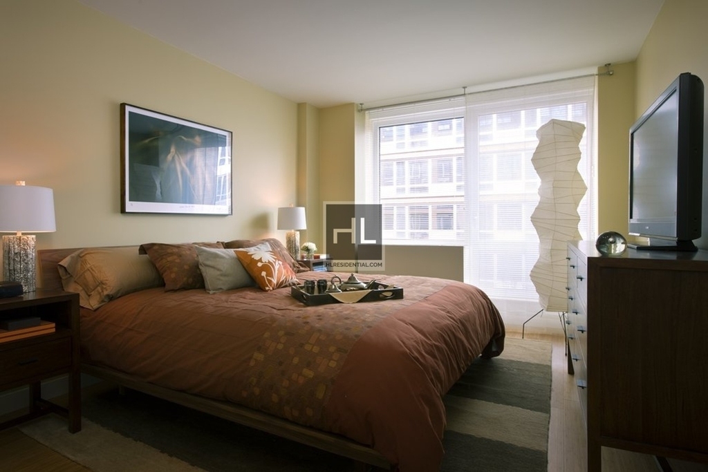 West 17th Street - Photo 6