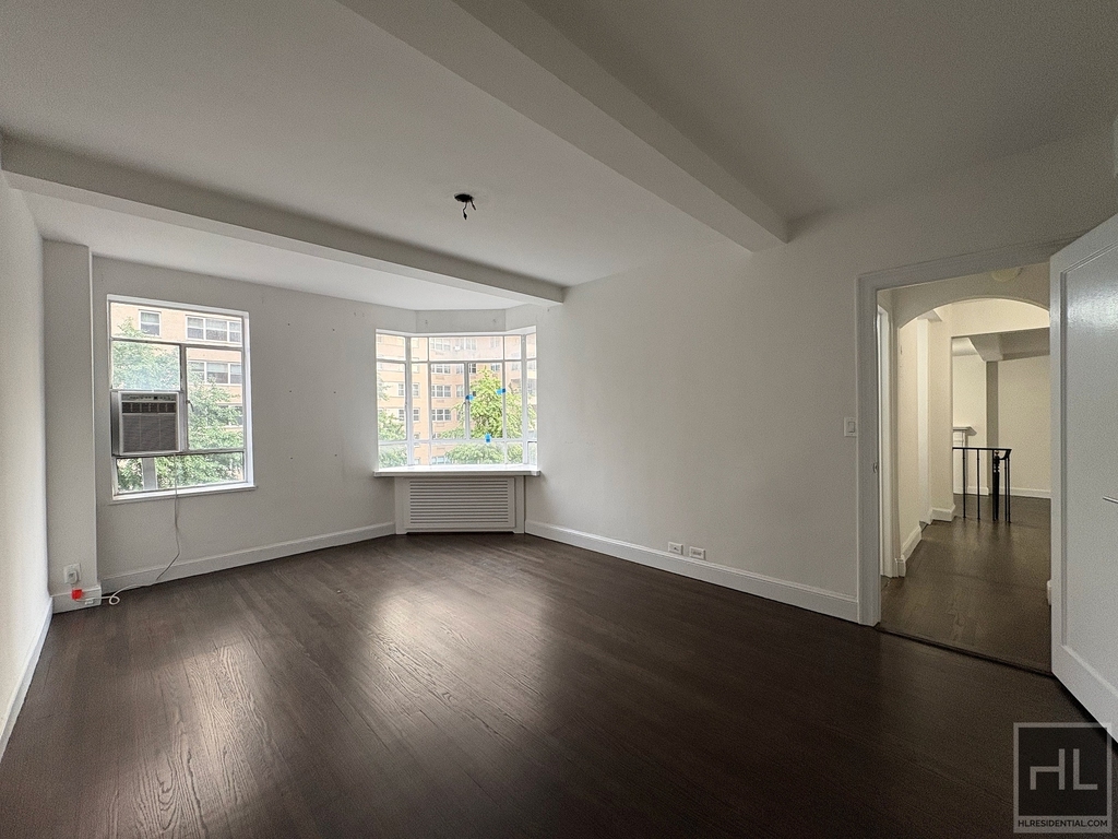 Fifth Avenue - Photo 1