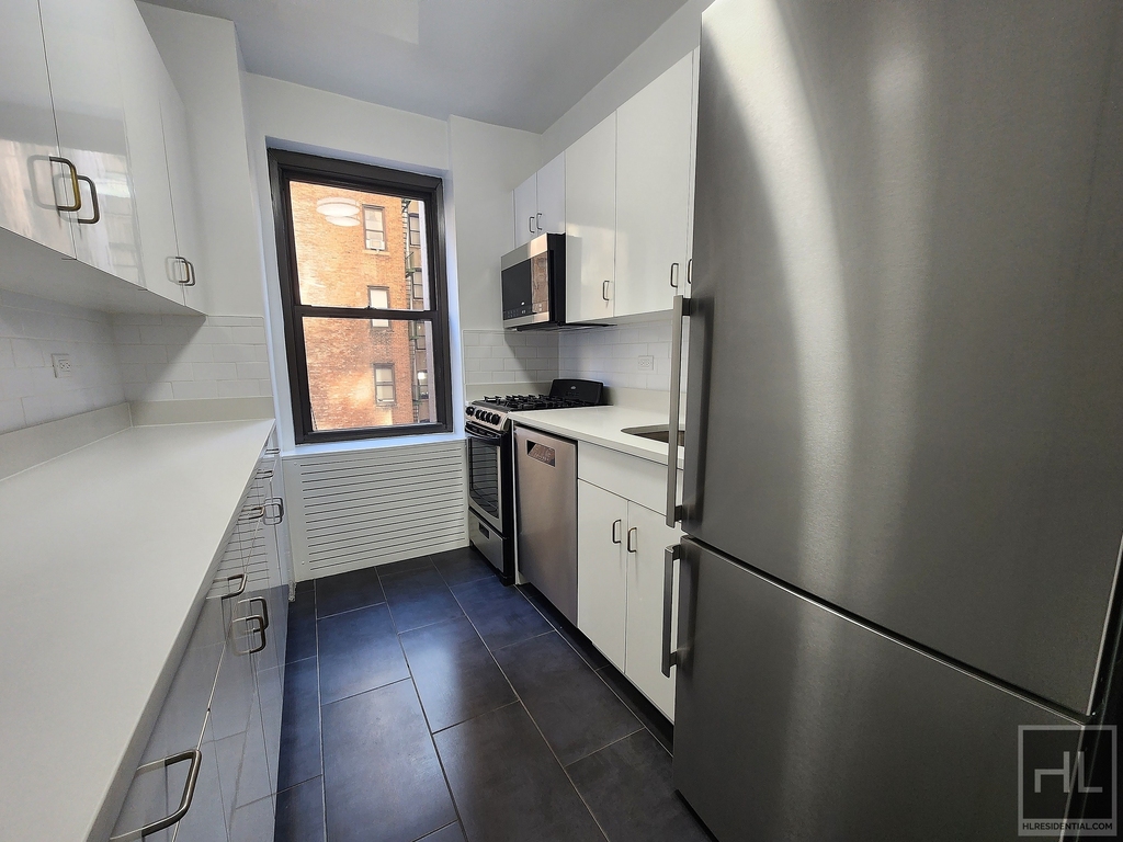 Fifth Avenue - Photo 3