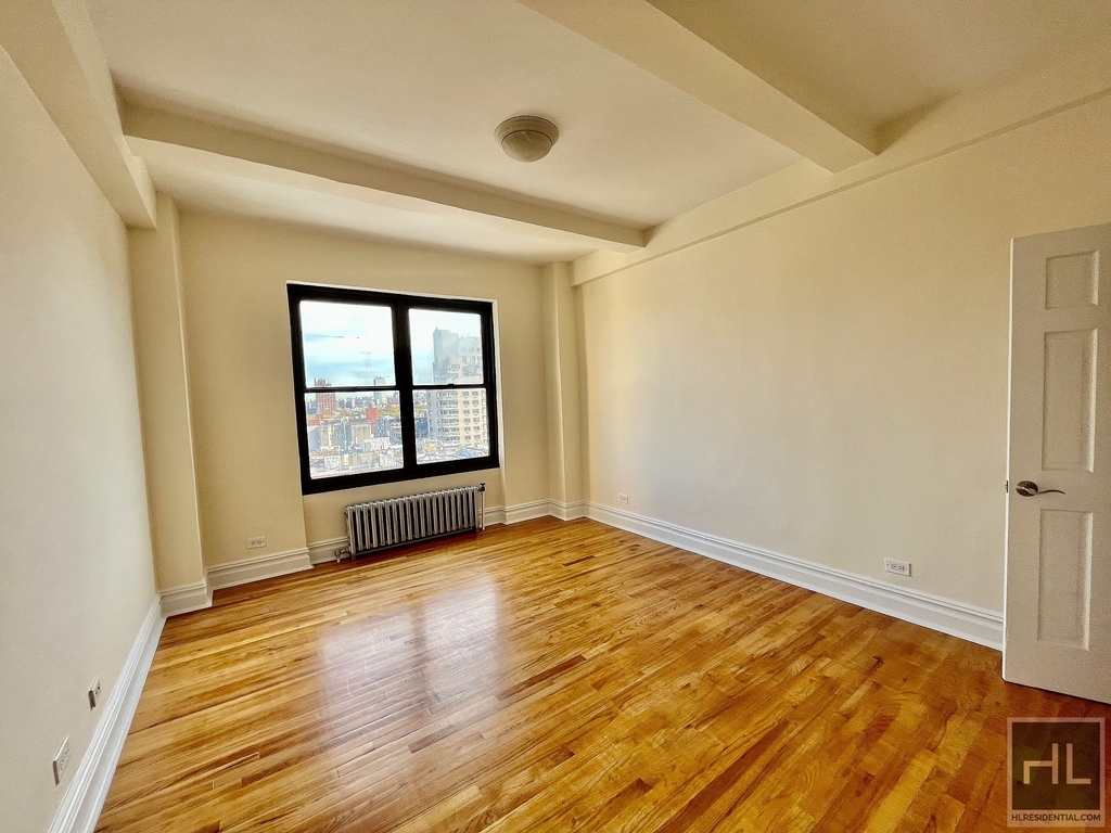 Second Avenue - Photo 4