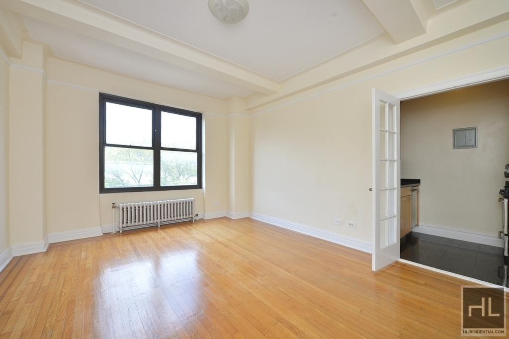 Second Avenue - Photo 1