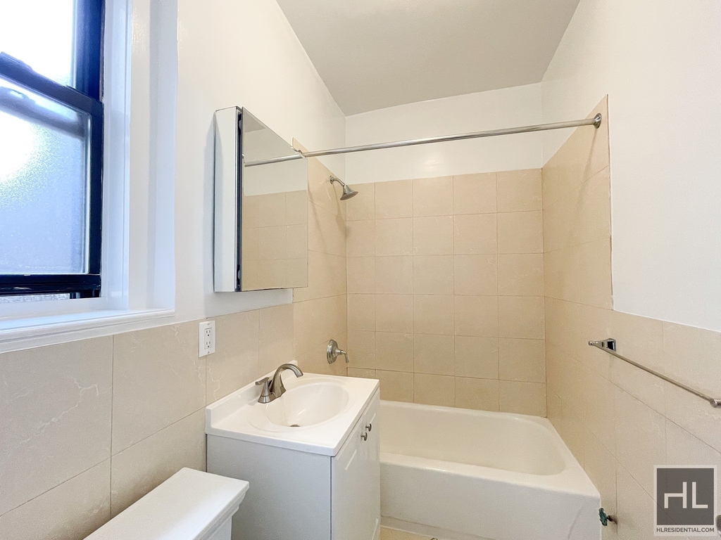 West 11th Street - Photo 8