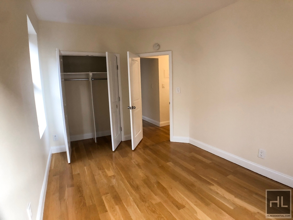 West 11th Street - Photo 4