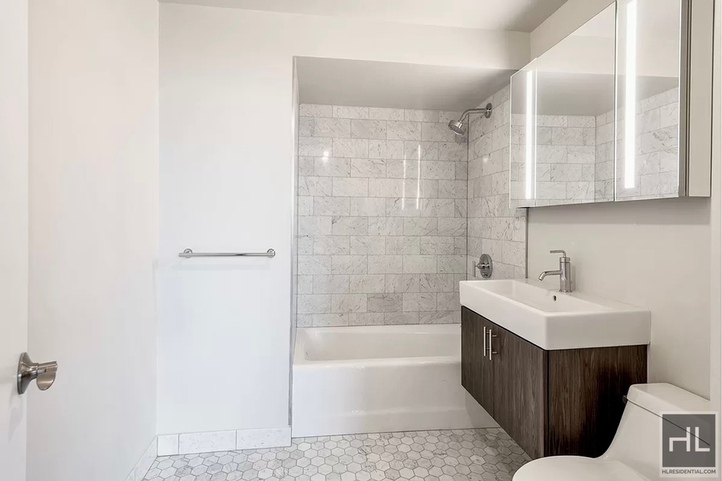 6th Avenue - Photo 6
