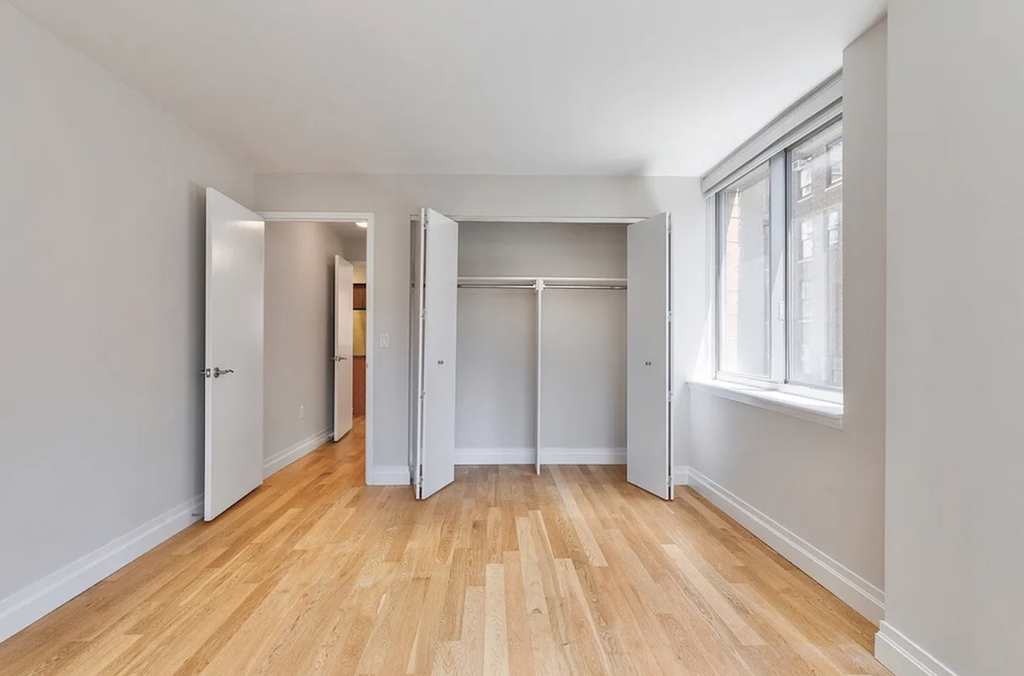 6th Avenue - Photo 3