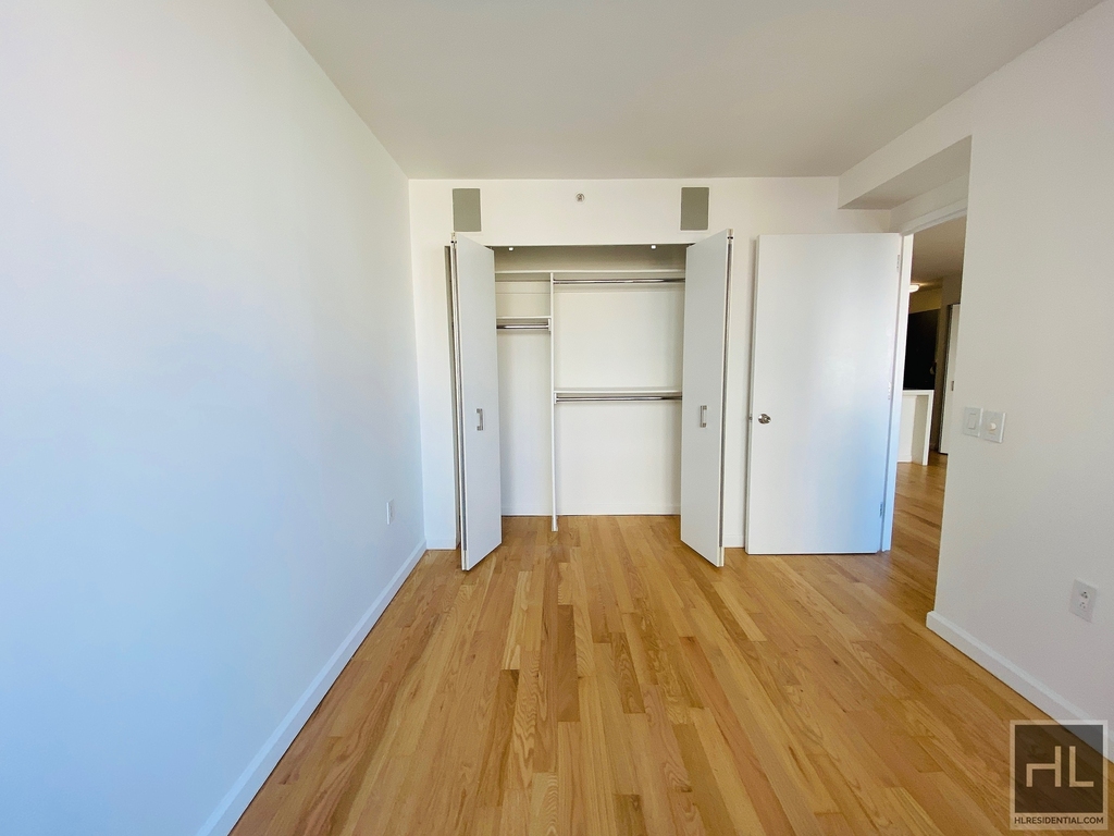 West 37th Street - Photo 4