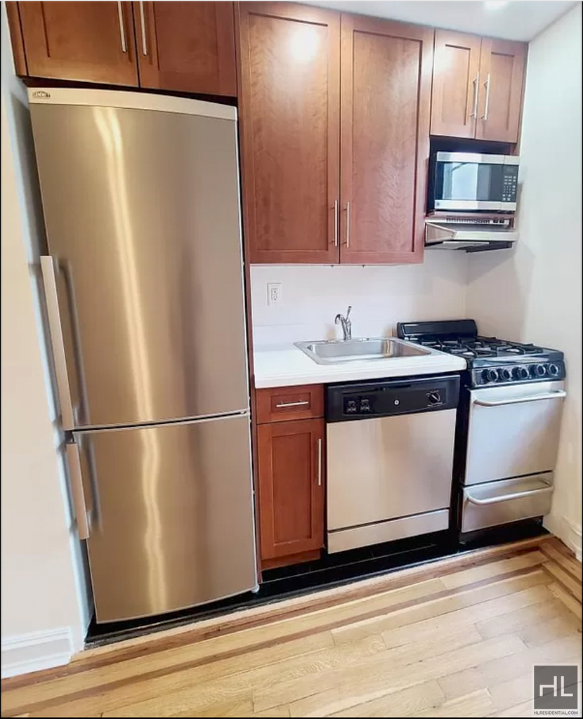 East 51 Street - Photo 1