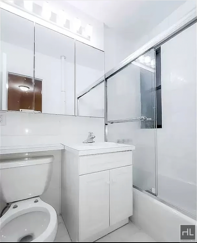 East 51 Street - Photo 2