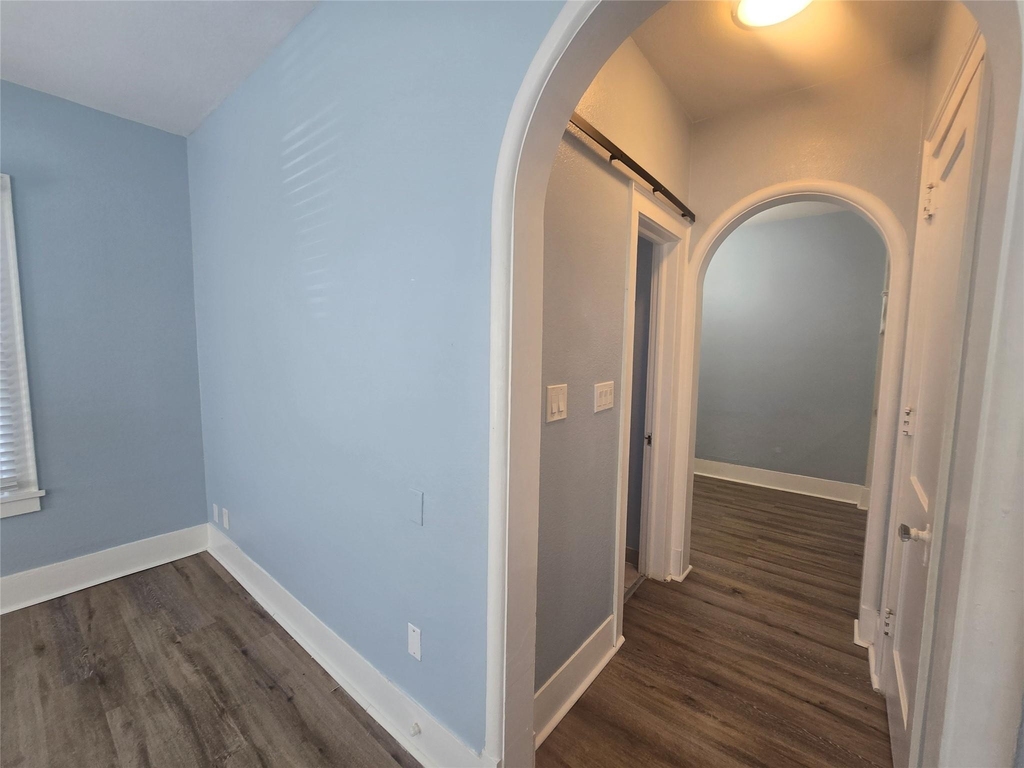 725 Broadway Avenue - Photo 9