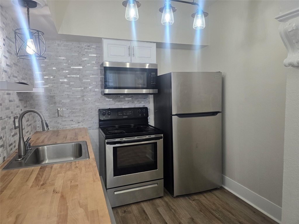 725 Broadway Avenue - Photo 1