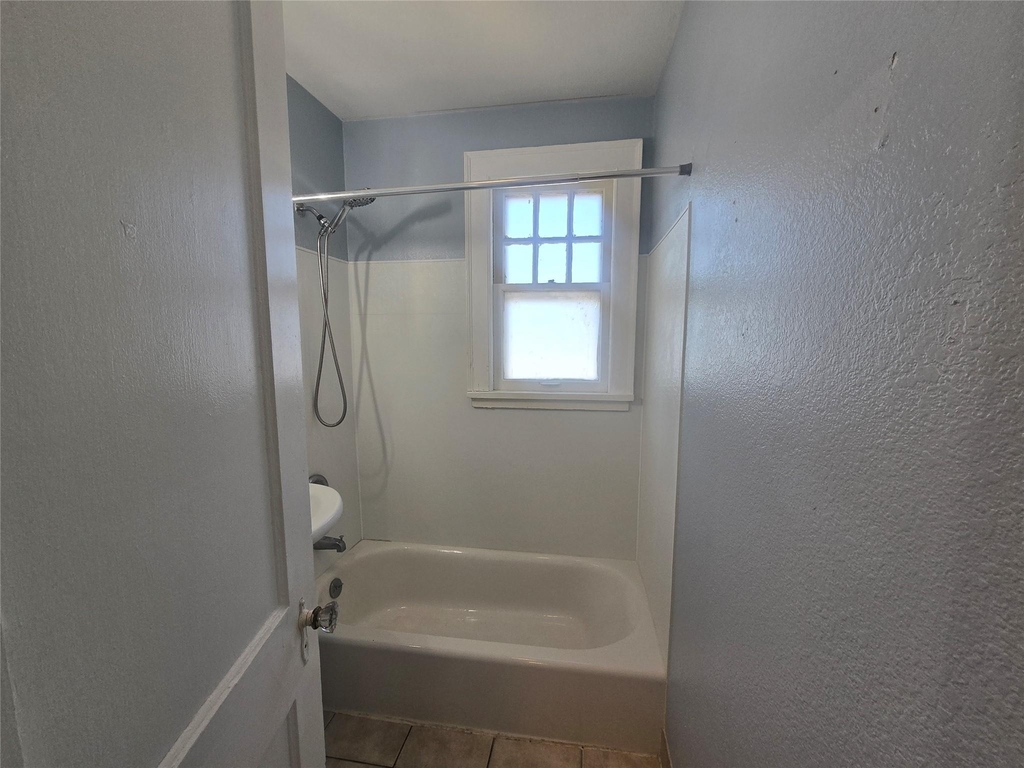 725 Broadway Avenue - Photo 4
