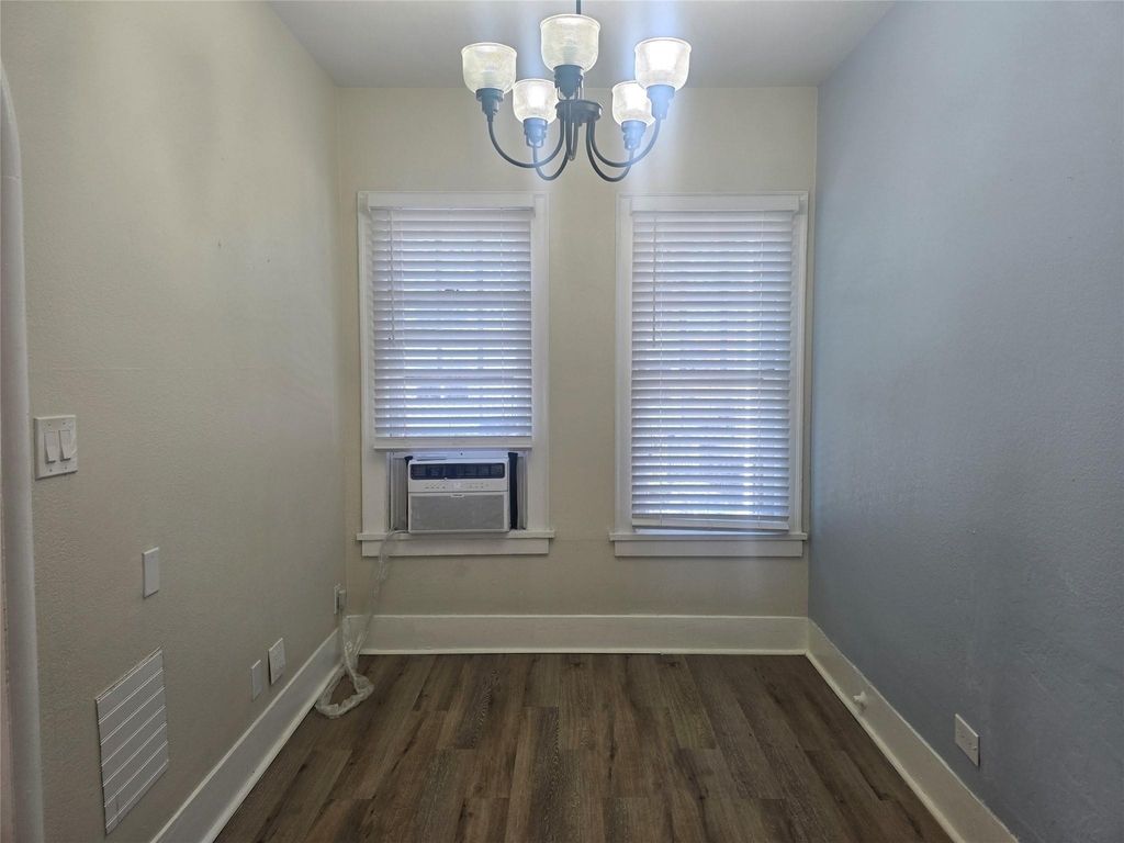 725 Broadway Avenue - Photo 2