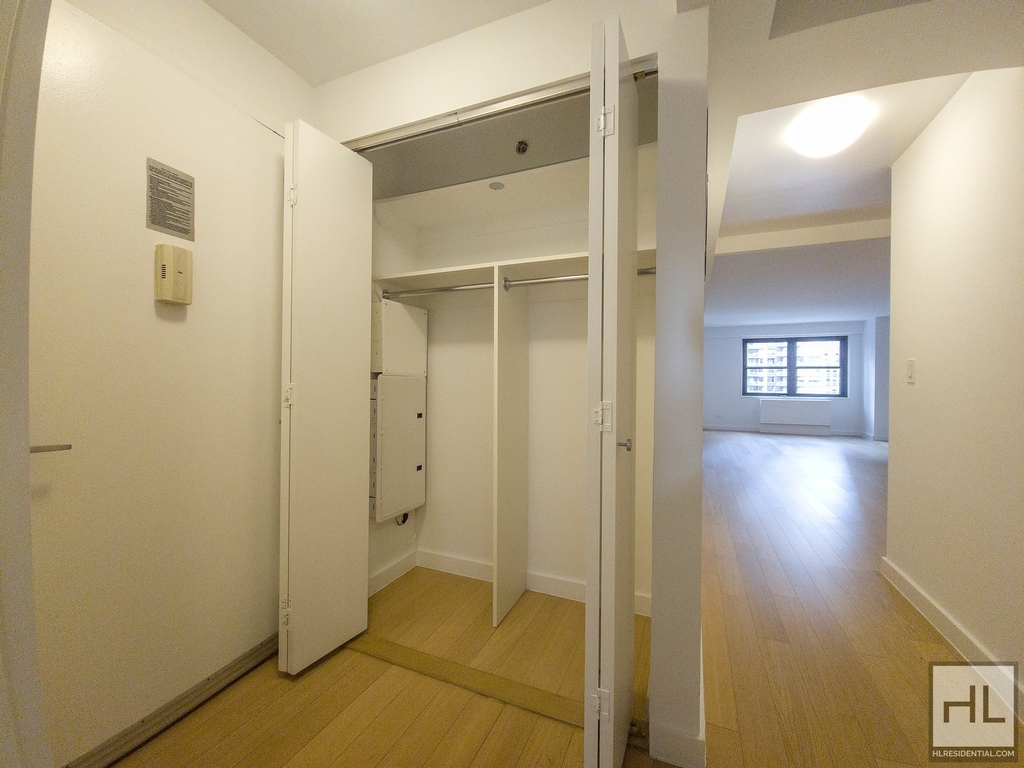 East 39th Street - Photo 10