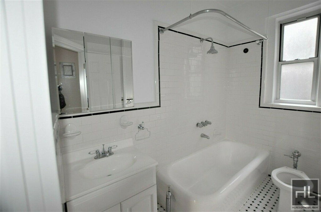 West 13 Street - Photo 5