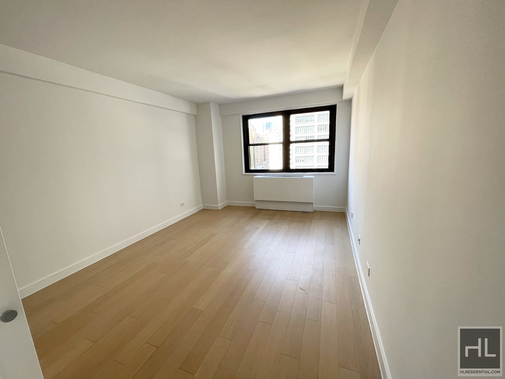 East 39th Street - Photo 2