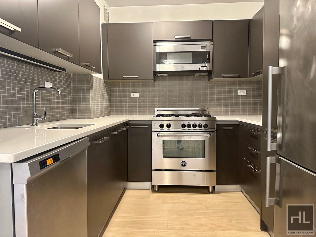 East 39th Street - Photo 4