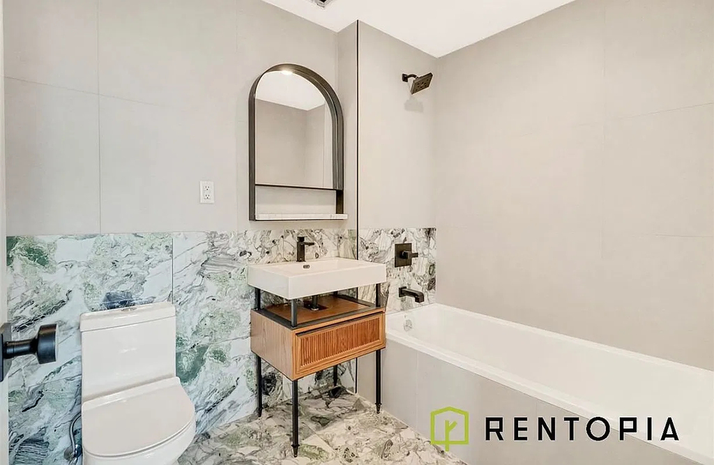 555 Grand Street - Photo 5