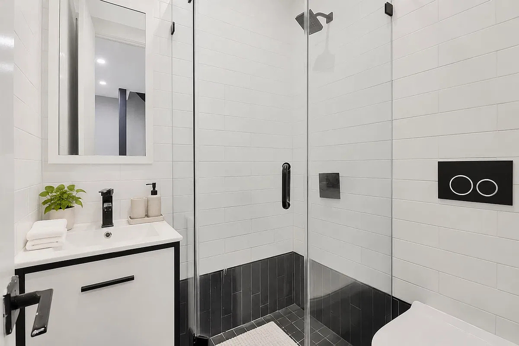 555 Grand Street - Photo 10