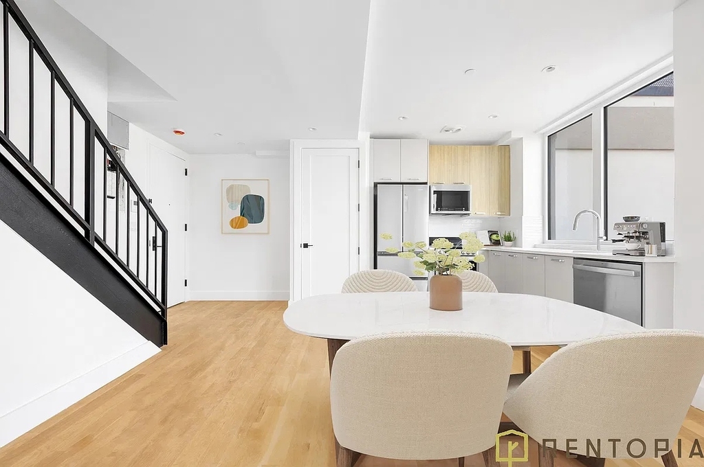 104 Frost Street - Photo 2