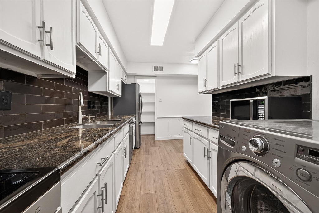 359 N Post Oak Lane - Photo 10