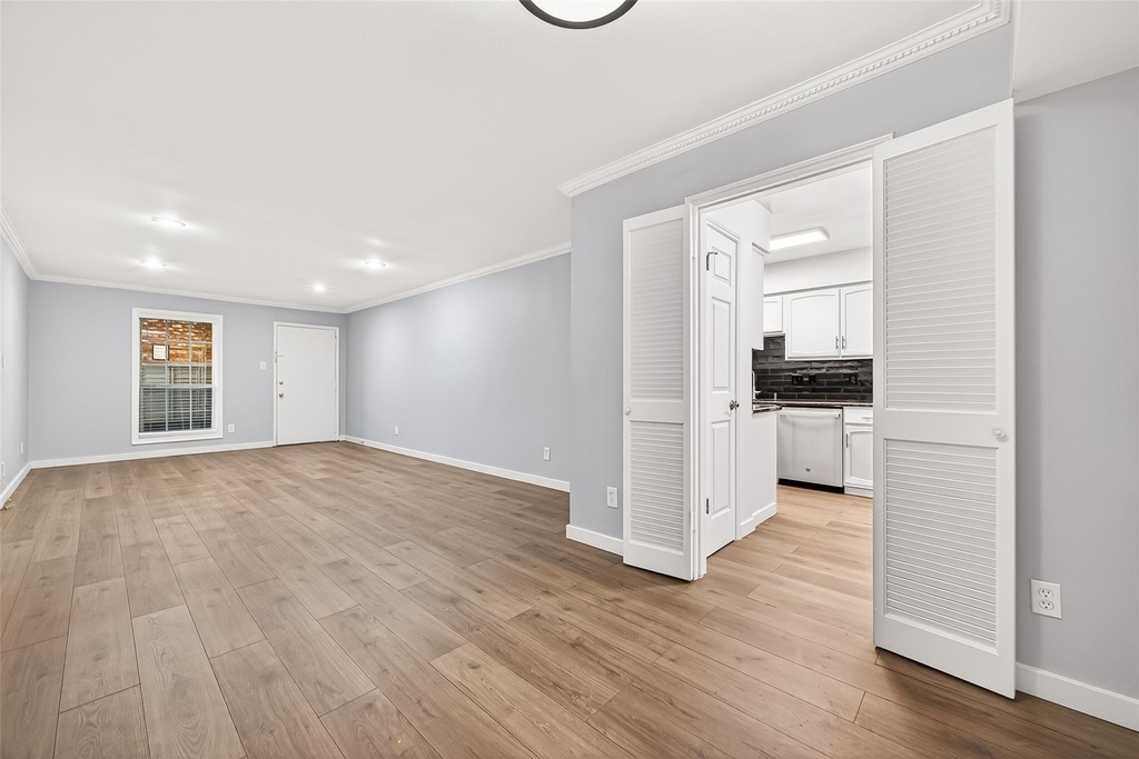 359 N Post Oak Lane - Photo 8