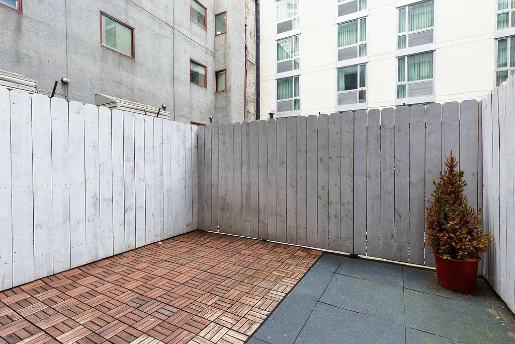 East 43th Street - Photo 2