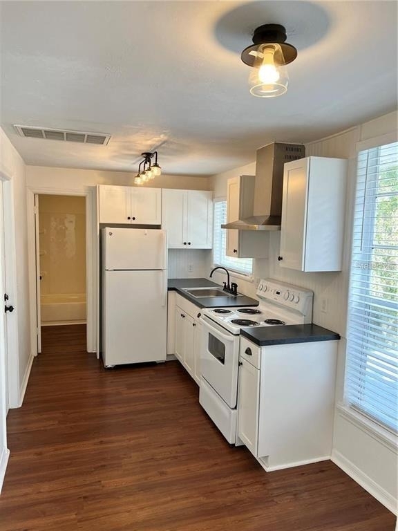 209 W Wisconsin Avenue - Photo 2