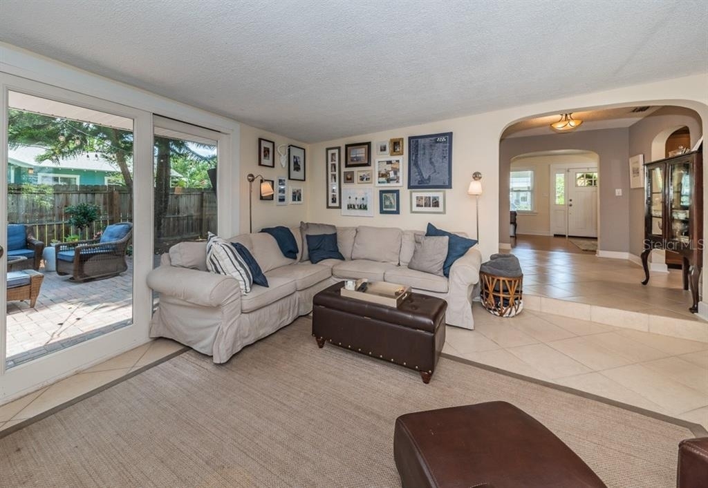 1037 18th Avenue N - Photo 6