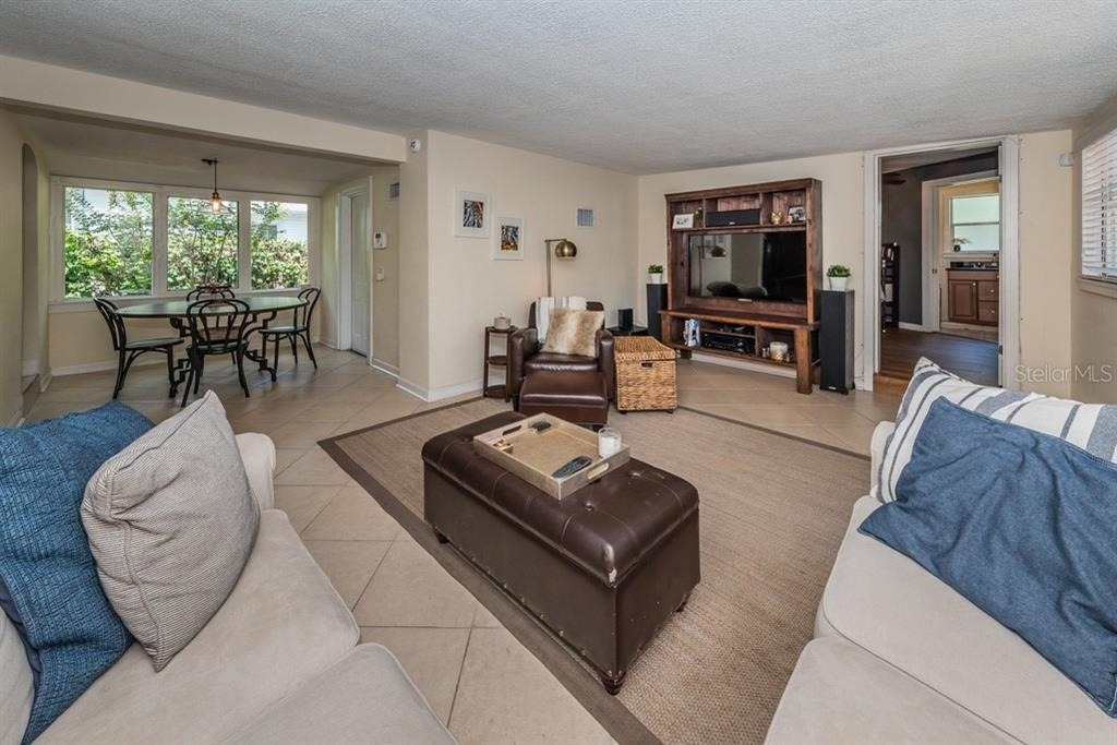 1037 18th Avenue N - Photo 7