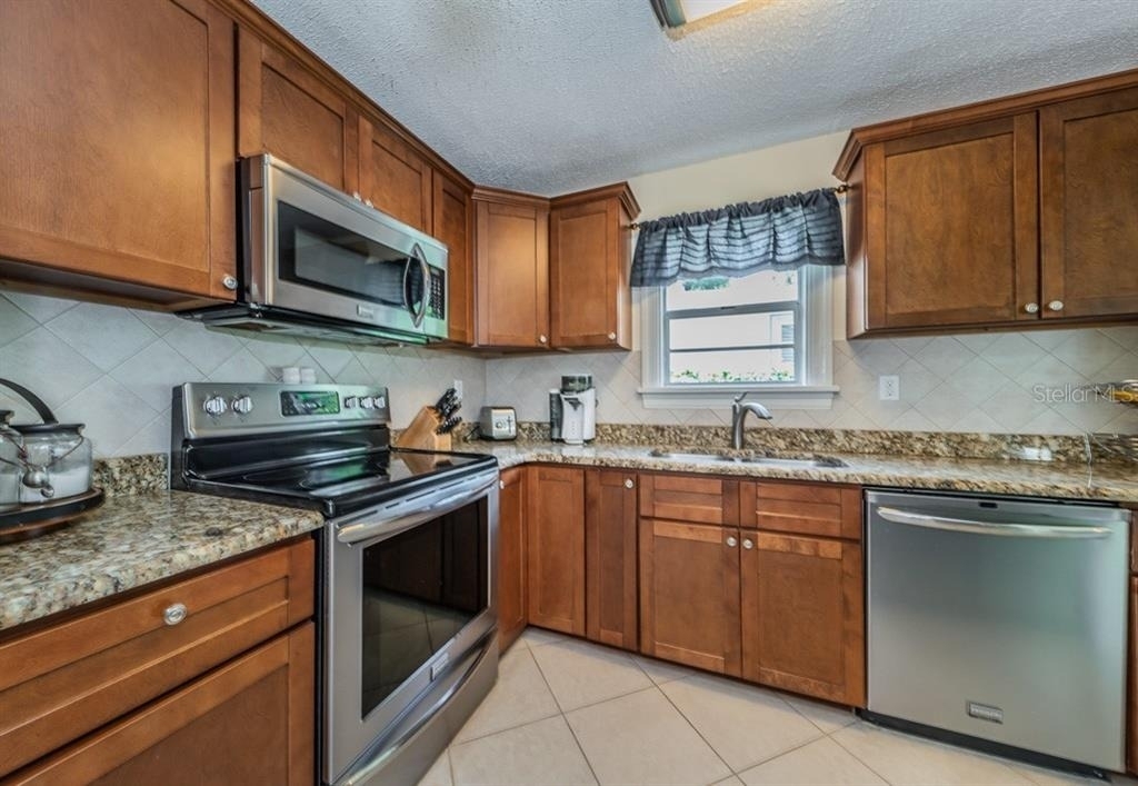 1037 18th Avenue N - Photo 12
