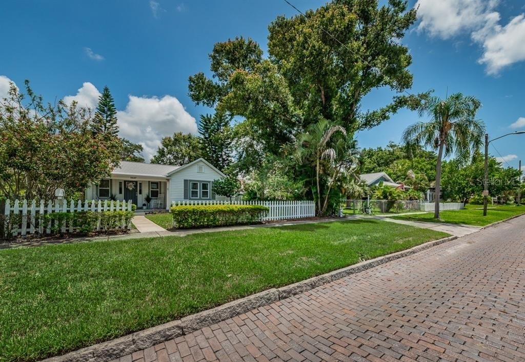 1037 18th Avenue N - Photo 1