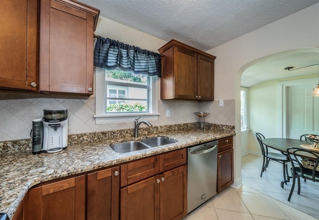 1037 18th Avenue N - Photo 13