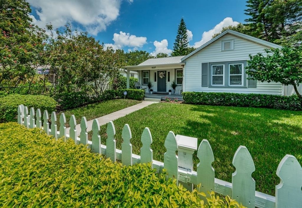 1037 18th Avenue N - Photo 2