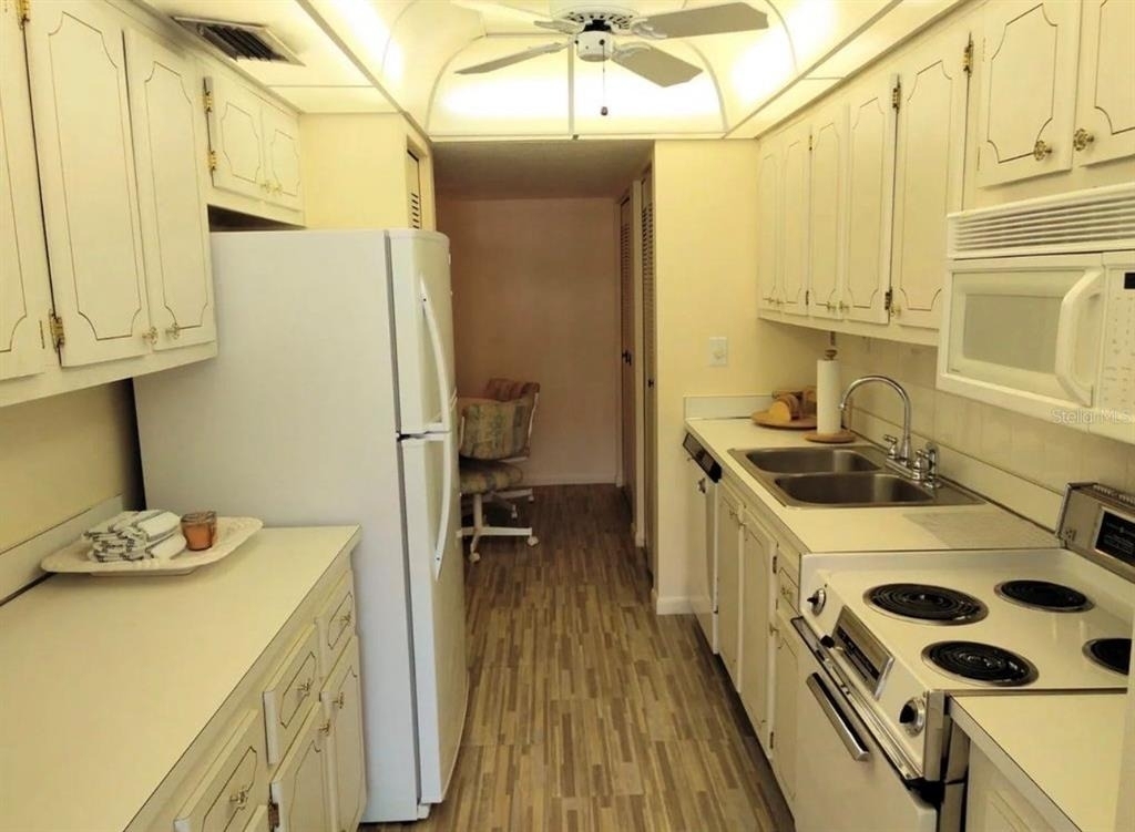 660 Island Way - Photo 8