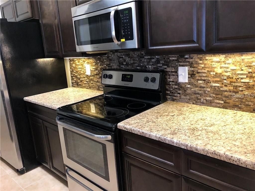 5536 Metrowest Boulevard - Photo 8