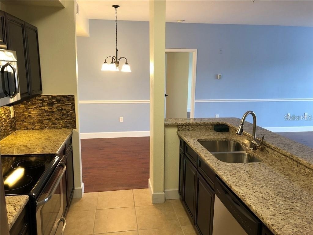 5536 Metrowest Boulevard - Photo 6