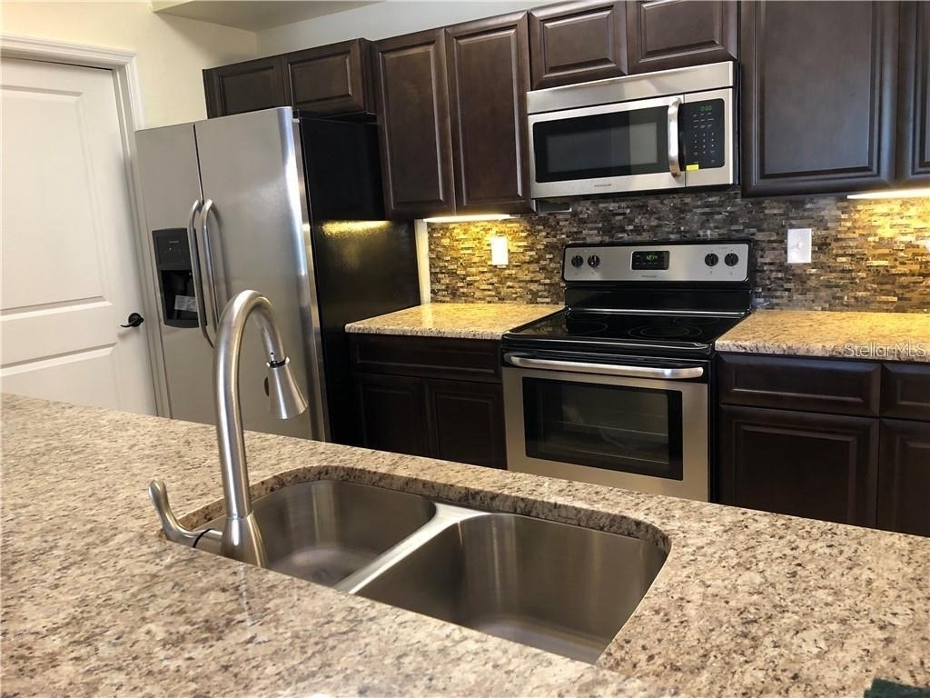 5536 Metrowest Boulevard - Photo 7