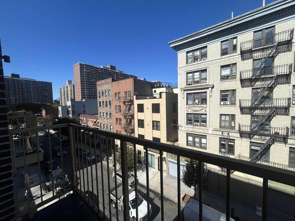85 Graham Avenue - Photo 5