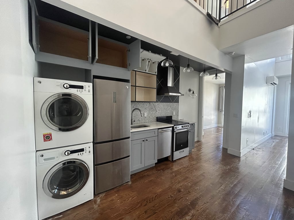 85 Graham Avenue - Photo 0