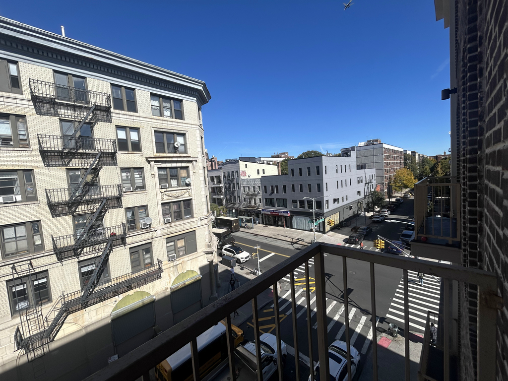 85 Graham Avenue - Photo 6