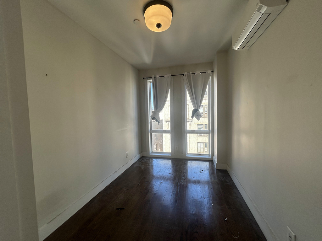 85 Graham Avenue - Photo 1