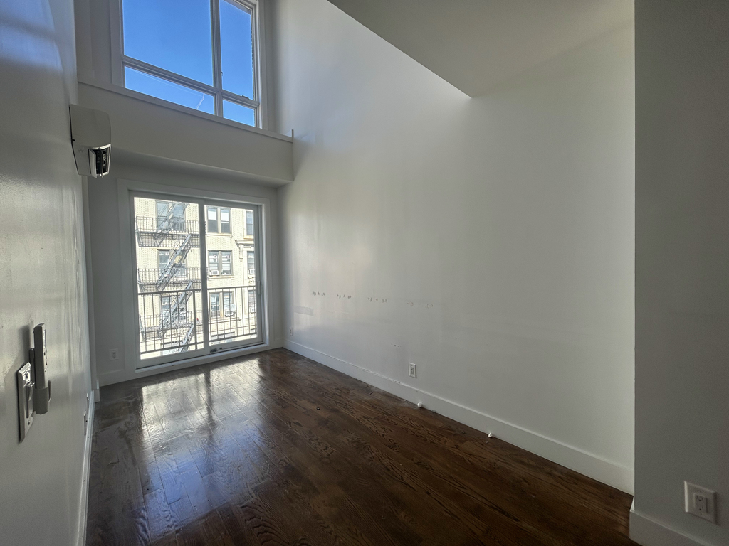 85 Graham Avenue - Photo 2