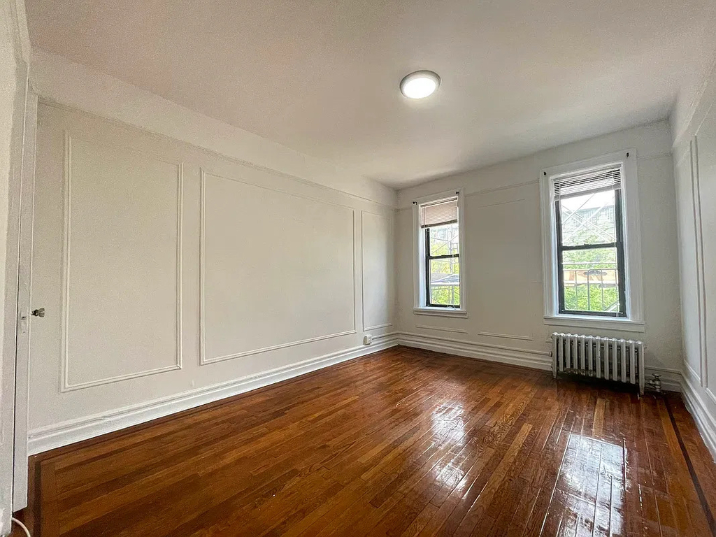 Arden Street/Dongan Pl - Photo 1
