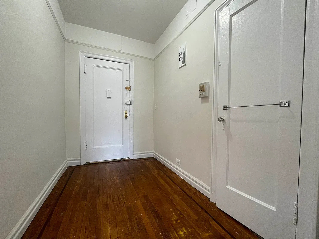 Arden Street/Dongan Pl - Photo 3